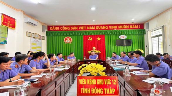 Chi bộ VKSND Khu vực 12 tổ chức sinh hoạt chuyên đề: nâng cao chất &nbsp;lượng công tác tự phê bình và phê bình trong xây &nbsp;dựng, chỉnh đốn đảng